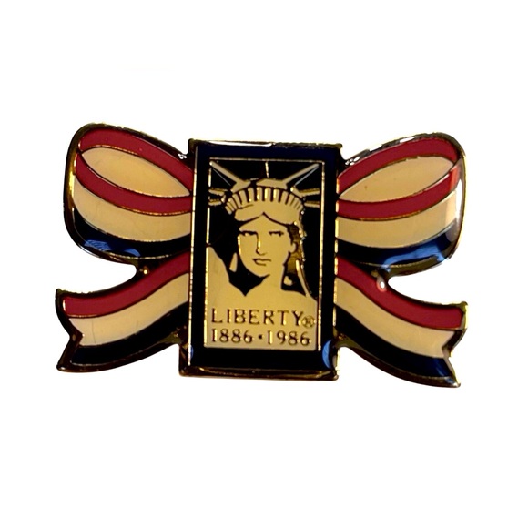 1982 Statue of Liberty Centennial Lapel Pin. Pre owned - Picture 1 of 2